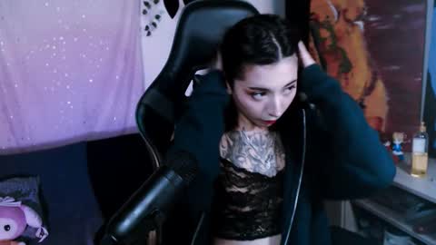 jade 18  online show from December 23, 8:09 am