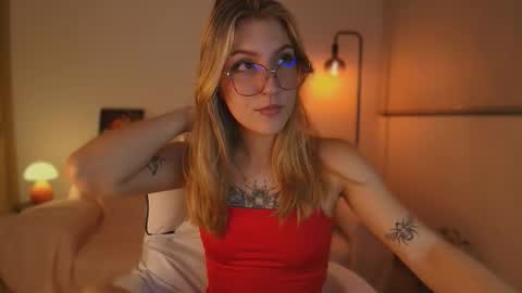 Snapshot of jacky_croft chatting on October 12, 5:11 am Linda Sofia help me get to 100 thumbs up online show from October 12, 5:11 am