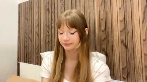 Kira online show from April 2, 4:25 pm