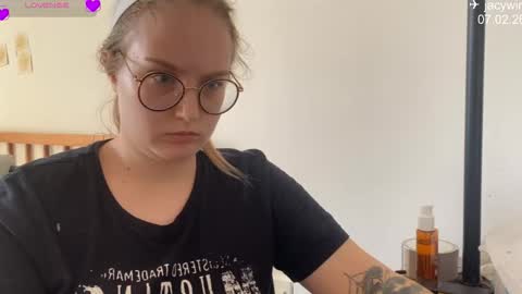 jacywinslat online show from February 8, 9:13 am