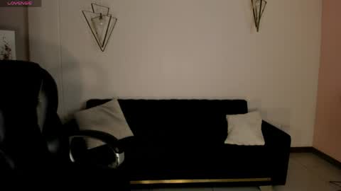 JADE EVANS online show from April 21, 7:21 pm