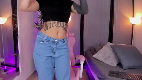 JADE online show from November 12, 5:26 pm