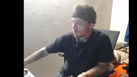 showingitoff online show from October 19, 8:08 am