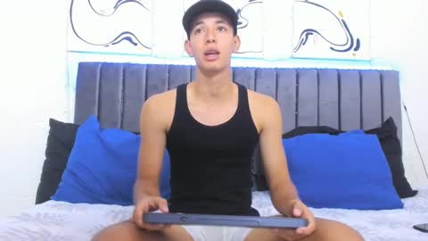 Hi guys im new 3 online show from February 8, 6:55 pm