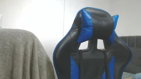 Hi guys im new 3 online show from April 11, 2:54 pm