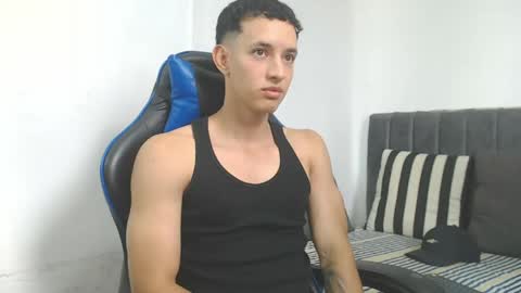 Hi guys im new 3 online show from April 16, 9:39 pm