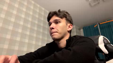 Snapshot of james_friends chatting on October 21, 11:30 pm James online show from October 21, 11:30 pm