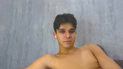 Snapshot of james_friends chatting on September 17, 10:24 pm James online show from September 17, 10:24 pm