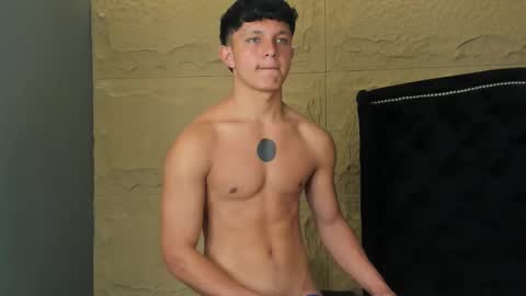 jamesgolden_ online show from December 21, 1:28 pm