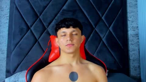 Snapshot of jamesgolden_ chatting on March 4, 11:29 am jamesgolden_ online show from March 4, 11:29 am