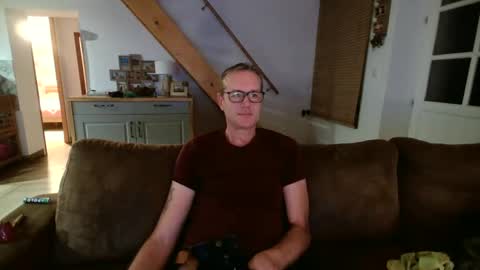 Snapshot of jamesperry38r chatting on December 21, 8:43 pm James online show from December 21, 8:43 pm