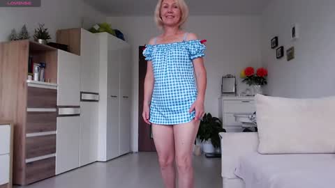 Snapshot of jasmin18v chatting on September 16, 8:50 am Jasmin room for people 40 online show from September 16, 8:50 am