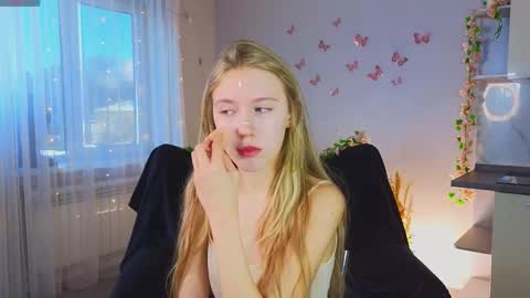 Chloe online show from January 19, 7:29 am