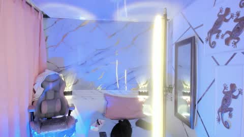 Jas online show from February 28, 9:33 pm