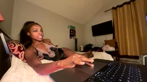 jasminesun12 online show from May 7, 5:03 am
