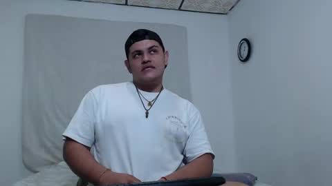 jason_boy_ online show from June 24, 5:36 am