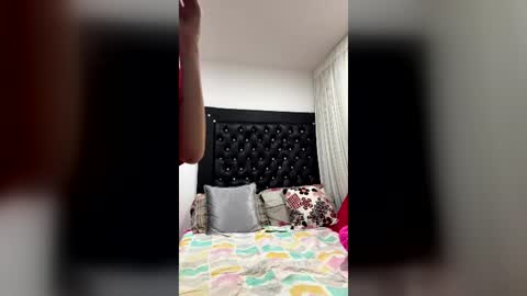 jay_scott_ online show from August 4, 7:59 am