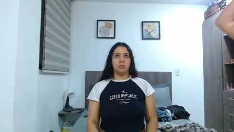 Jazmin and Scarlett online show from April 11, 7:02 am