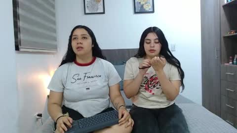 Jazmin and Scarlett online show from May 20, 9:38 am