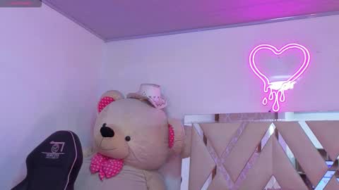 Jazmin  online show from December 3, 11:44 am