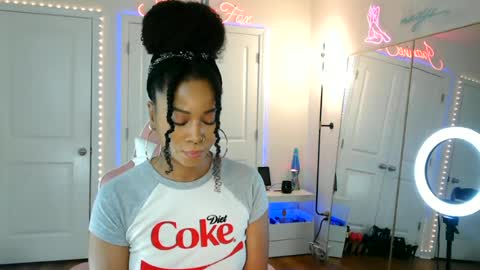 Jazmine Fox online show from August 4, 6:37 pm
