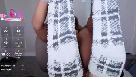 jazmyn6969 online show from January 7, 8:25 pm