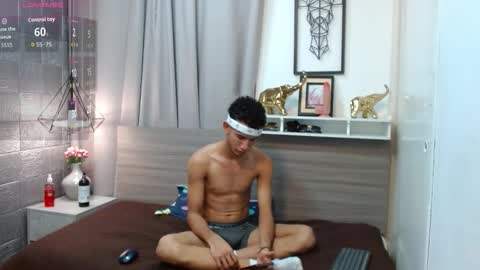 jdwhite18 online show from March 13, 5:22 am