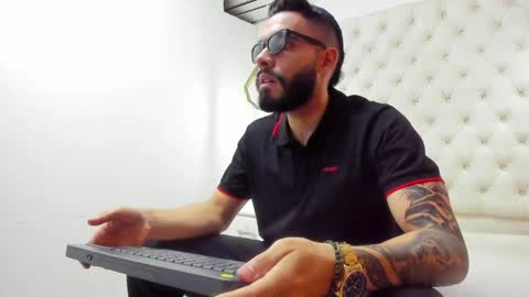 JEAN online show from April 2, 8:16 pm