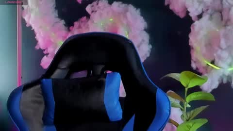 jean_wilsons online show from April 13, 11:25 am