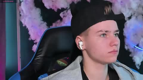 jean_wilsons online show from April 14, 11:35 am