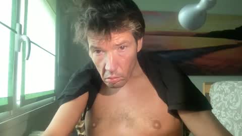 jeanslov online show from January 31, 10:20 am