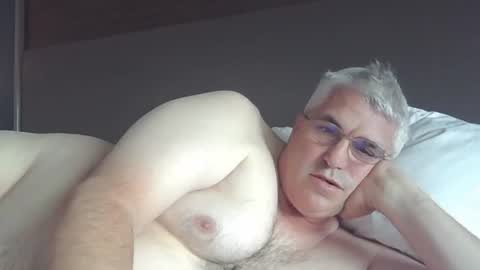 dadbody71 online show from April 26, 12:30 am