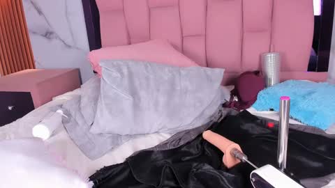 Jeen Taylor online show from March 9, 1:14 am