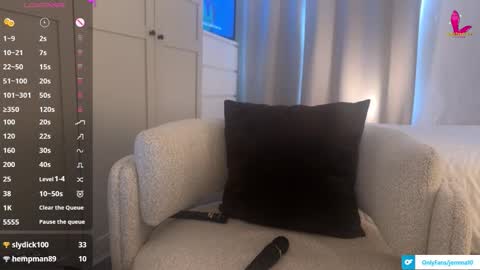 Snapshot of jemma10 chatting on October 22, 10:29 am Jem online show from October 22, 10:29 am