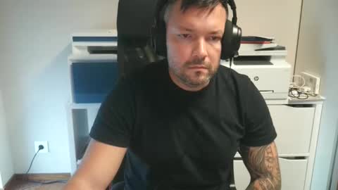 jendin_ online show from December 15, 9:49 am