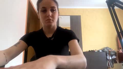 Mia online show from January 7, 9:03 am