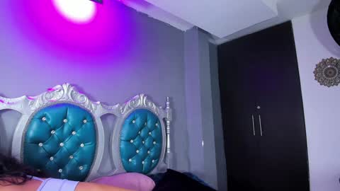 jennifer_t online show from December 2, 7:00 pm