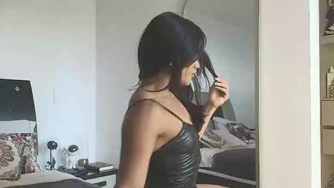 Jenn online show from November 27, 6:59 pm