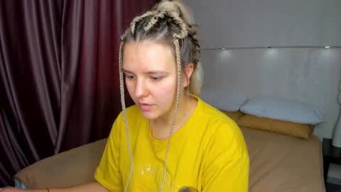 Snapshot of jenny_jimmy chatting on October 23, 9:22 am Jenny online show from October 23, 9:22 am