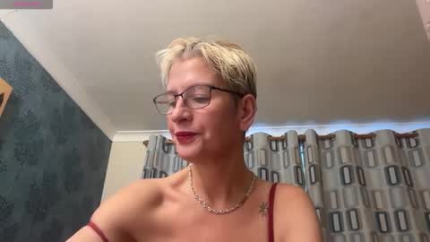 JennyHazel online show from November 27, 3:31 pm