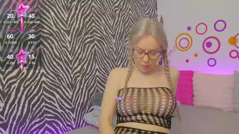 Snapshot of jennyshow chatting on February 23, 7:00 am   JennyShow online show from February 23, 7:00 am
