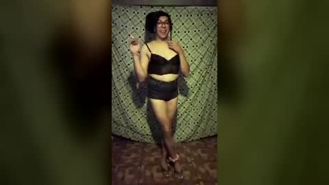 jennytravestisexy online show from August 2, 6:15 am