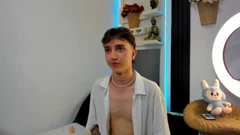 jero independent model online show from November 18, 1:58 pm