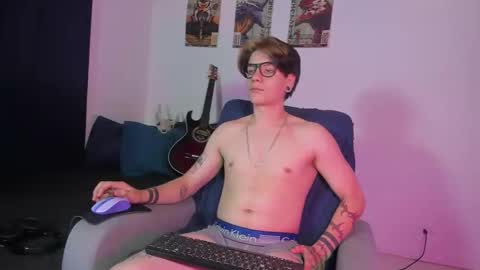 Snapshot of jerrycole_ chatting on September 23, 1:32 am Angelo online show from September 23, 1:32 am