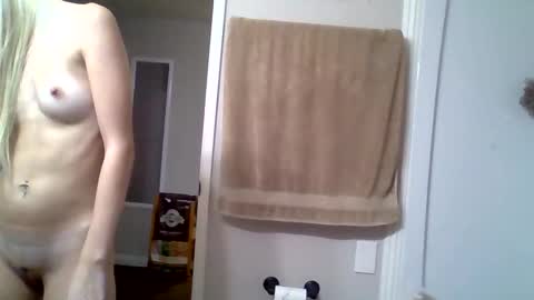 Snapshot of jessecalloway chatting on October 17, 4:05 am jchotguy online show from October 17, 4:05 am