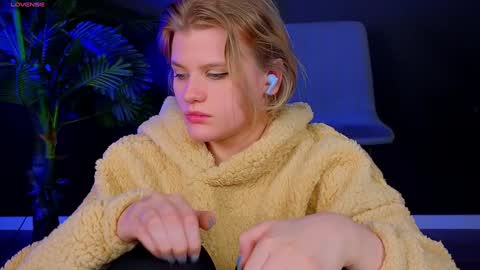 jessicaoconnor online show from December 19, 7:18 pm