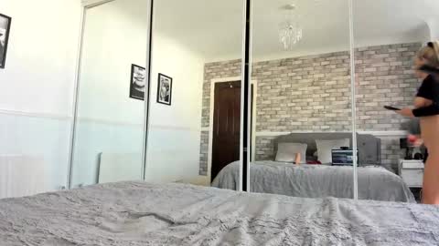 jessiebella0210_ online show from February 4, 11:36 am