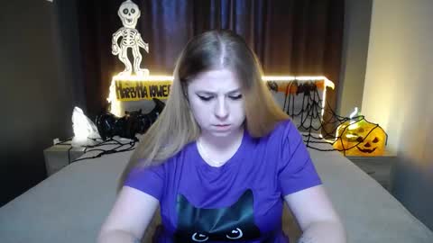 Snapshot of jessikadaniels chatting on October 22, 7:44 am Jess online show from October 22, 7:44 am