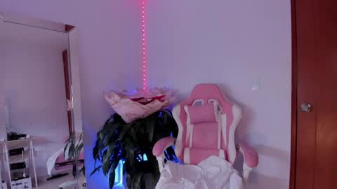 Jessica online show from April 18, 5:59 pm