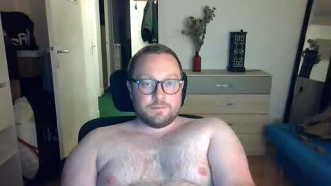 jeuneloup92 online show from October 11, 12:04 am